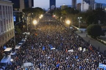 Protest u Tirani: Opozicija traži odlazak Edija Rame Protest u Tirani: Opozicija traži odlazak Edija Rame