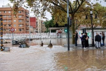 Snažna oluja pogodila Španiju: Poginula jedna osoba Snažna oluja pogodila Španiju: Poginula jedna osoba