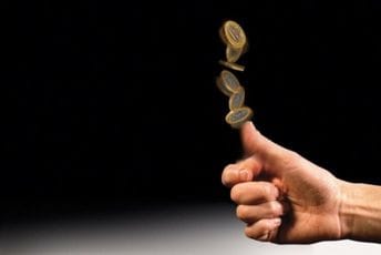 Nakon neriješenog rezultata, gradonačelnik izabran bacanjem novčića Nakon neriješenog rezultata, gradonačelnik izabran bacanjem novčića