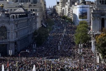 Na ulicama u Madridu najmanje 200.000 ljudi, protest protiv reforme zdravstvenog sistema Na ulicama u Madridu najmanje 200.000 ljudi, protest protiv reforme zdravstvenog sistema