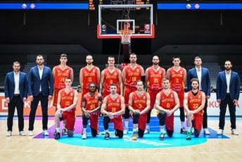 Spremno iznenađenje i za meč sa Litvanijom: 2.500 majica i 1.000 zastava za navijače u Morači Spremno iznenađenje i za meč sa Litvanijom: 2.500 majica i 1.000 zastava za navijače u Morači