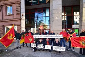Organizovan protest crnogorske dijaspore ispred Generalnog konzulata CG u Frankfurtu Organizovan protest crnogorske dijaspore ispred Generalnog konzulata CG u Frankfurtu