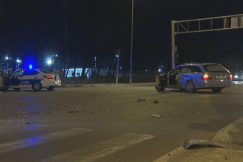 U udesu na Zlatici povrijeđena jedna osoba U udesu na Zlatici povrijeđena jedna osoba