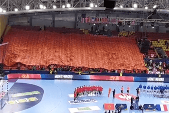 Pogledajte kako je izgledalo intoniranje crnogorske himne pred duel sa Francuskom (Video) Pogledajte kako je izgledalo intoniranje crnogorske himne pred duel sa Francuskom (Video)