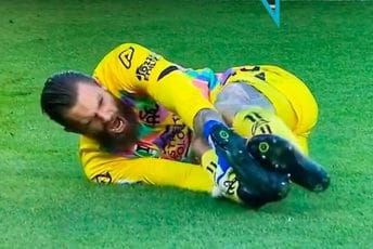 Uznemirijuće: Golman Poljske slomio nogu, saigrači plakali na terenu (VIDEO) Uznemirijuće: Golman Poljske slomio nogu, saigrači plakali na terenu (VIDEO)