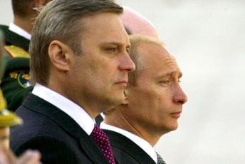 Bivši ruski premijer: Počeo je kraj rata u Ukrajini Kasjanov i Putin tokom proslave 9. maja - Dana pobjede, 2003. godine