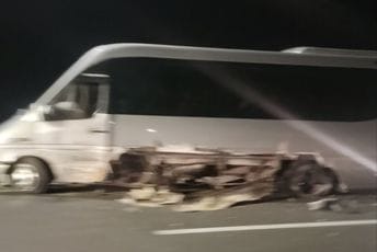 Udes na Brajićima: Sudarili se automobil i autobus, povrijeđene dvije osobe Udes na Brajićima: Sudarili se automobil i autobus, povrijeđene dvije osobe