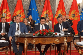 Damjanović: Budžet smo planirali veoma oprezno; Abazović: Ostajemo posvećeni jednom cilju - građanima Damjanović: Budžet smo planirali veoma oprezno; Abazović: Ostajemo posvećeni jednom cilju - građanima