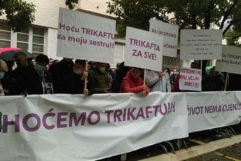 Protest roditelja djece oboljele od cistične fibroze: Država ne smije da dozvoli da nam djeca umiru Protest roditelja djece oboljele od cistične fibroze: Država ne smije da dozvoli da nam djeca umiru