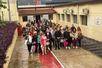 Štrajk upozorenja profesora u Kotoru: Istrajaćemo u zahtjevima za povećanjem koeficijenta zarada od 45 odsto Štrajk upozorenja profesora u Kotoru: Istrajaćemo u zahtjevima za povećanjem koeficijenta zarada od 45 odsto