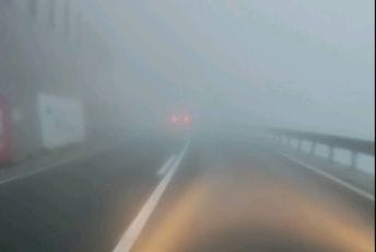 Oprezno vozite: Gusta magla na putnom pravcu Cetinje - Budva Oprezno vozite: Gusta magla na putnom pravcu Cetinje - Budva