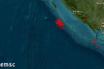 Jak zemljotres u podmorju Indonezije Jak zemljotres u podmorju Indonezije