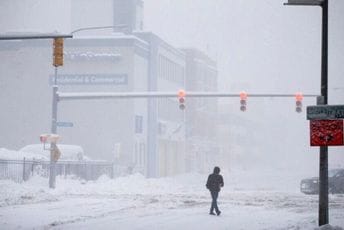 Opasna sniježna oluja sa efektom jezera paralisala djelove države Njujork Opasna sniježna oluja sa efektom jezera paralisala djelove države Njujork