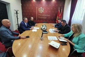 Ponudili da nastavnicima plata bude veća za 20 odsto Sa jednog od sastanaka u Ministarstvu finansija