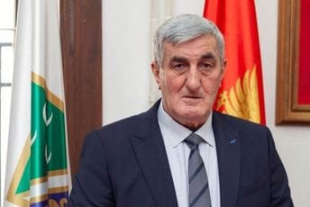 Bošnjaci će uvijek biti na strani građanske Crne Gore, kleronacionalisti nasrću na manje brojne narode Bošnjaci će uvijek biti na strani građanske Crne Gore, kleronacionalisti nasrću na manje brojne narode