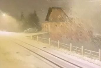 Hrvatska: Već satima traje sniježna mećava u Gorskom kotaru Hrvatska: Već satima traje sniježna mećava u Gorskom kotaru