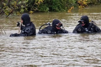 Okončana akcija nakon slijetanja vozila u potok Širolija, izvučena još dva tijela Okončana akcija nakon slijetanja vozila u potok Širolija, izvučena još dva tijela