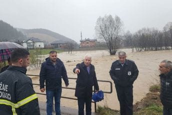 Obilne padavine stvorile probleme i u Rožajama; Husović: Ugrožena domaćinstva, apelujemo na građane da se čuvaju Obilne padavine stvorile probleme i u Rožajama; Husović: Ugrožena domaćinstva, apelujemo na građane da se čuvaju