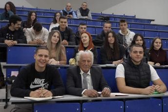 Penzioner upisao Mašinski fakultet: Klupu dijeli sa studentima mlađim 70 godina Penzioner upisao Mašinski fakultet: Klupu dijeli sa studentima mlađim 70 godina