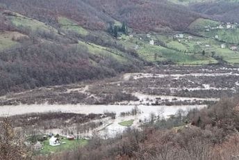 Kiša donijela nevolje i u Mojkovcu: Tara se izlila u Kaludri i Gojakovićima Kiša donijela nevolje i u Mojkovcu: Tara se izlila u Kaludri i Gojakovićima