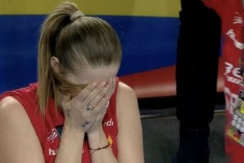 Bojana Popović kraj susreta dočekala u suzama Bojana Popović kraj susreta dočekala u suzama