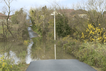 Most na Pričelju zatvoren, kuće odsječene Most na Pričelju zatvoren, kuće odsječene