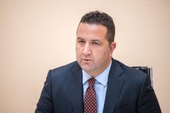 Eraković: Zahvaljujući Evropa sad 2, plate medicinskih sestara i tehničara su ispod najnižih u javnom sektoru