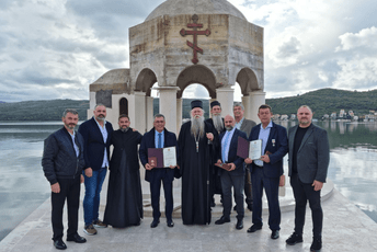 „Izuzetna čast“: Đukanović i Rovčanin zahvalili Srpskoj crkvi i Joanikiju na odlikovanju „Izuzetna čast“: Đukanović i Rovčanin zahvalili Srpskoj crkvi i Joanikiju na odlikovanju