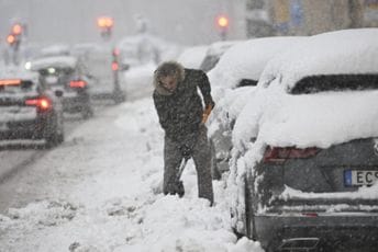 Snijeg paralisao Švedsku, otkazani letovi, vozovi, autobusi Snijeg paralisao Švedsku, otkazani letovi, vozovi, autobusi