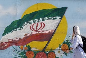 Iran: Uhapšeno 40 stranaca zbog sumnje da su podsticali nasilje u zemlji Iran: Uhapšeno 40 stranaca zbog sumnje da su podsticali nasilje u zemlji