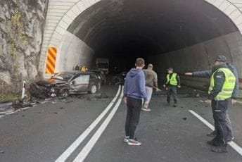 Težak udes na putu ka Zlatiboru: Vozilo crnogorskih tablica udarilo u auto iz suprotnog smjera Težak udes na putu ka Zlatiboru: Vozilo crnogorskih tablica udarilo u auto iz suprotnog smjera