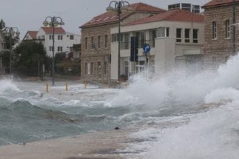 Nevrijeme napravilo haos širom Hrvatske: Poplave u Splitu, Šibeniku, Trogiru Nevrijeme napravilo haos širom Hrvatske: Poplave u Splitu, Šibeniku, Trogiru