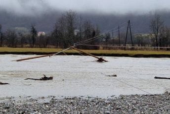 (FOTO) Nevrijeme naštetilo distributivnoj mreži: Pokidani provodnici, oštećeni dalekovodi (FOTO) Nevrijeme naštetilo distributivnoj mreži: Pokidani provodnici, oštećeni dalekovodi