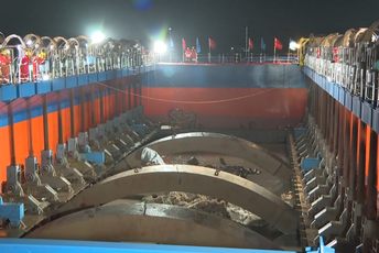 Najveći drveni brod u istoriji podvodne arheologije izvučen iz vode nakon 150 godina Najveći drveni brod u istoriji podvodne arheologije izvučen iz vode nakon 150 godina