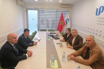 Mitrović sa Jokovićem: Pitanje neradne nedjelje mora se rješiti kroz dijalog predstavnika poslodavaca, sindikata i države Mitrović sa Jokovićem: Pitanje neradne nedjelje mora se rješiti kroz dijalog predstavnika poslodavaca, sindikata i države