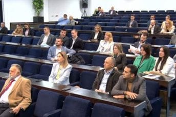 Verifikovani mandati barskim odbornicima, još bez kandidata za predsjednika SO Verifikovani mandati barskim odbornicima, još bez kandidata za predsjednika SO