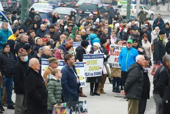 Protesti "Ne damo državu" u BiH: Upućeni zahtjevi političarima, kritike na račun EU Protesti "Ne damo državu" u BiH: Upućeni zahtjevi političarima, kritike na račun EU