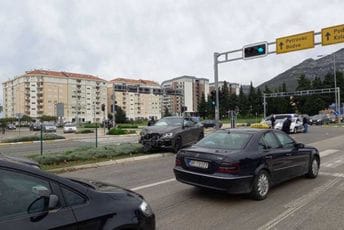 Saobraćajna nezgoda u Baru, četiri osobe lakše povrijeđene Saobraćajna nezgoda u Baru, četiri osobe lakše povrijeđene