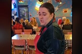 Zagrepčanka posjetila "najbezobrazniji restoran na svijetu": Radnica joj pokazala srednji prst Zagrepčanka posjetila "najbezobrazniji restoran na svijetu": Radnica joj pokazala srednji prst