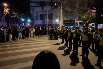 Kineska policija pretukla i uhapsila novinara BBC-a Kineska policija pretukla i uhapsila novinara BBC-a