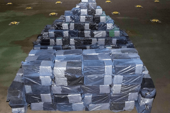 Tužilaštvo traži 12 godina zatvora za crnogorske državljane zbog šverca 5,6 tona kokaina Tužilaštvo traži 12 godina zatvora za crnogorske državljane zbog šverca 5,6 tona kokaina