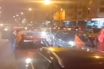 Podgorica pred protest: Bakljada, duge kolone, brojni građani idu ka Skupštini (VIDEO)