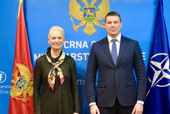 Adžić: Crna Gora će nastaviti da šalje humanitarnu, finansijsku i vojnu pomoć Ukrajini Adžić: Crna Gora će nastaviti da šalje humanitarnu, finansijsku i vojnu pomoć Ukrajini