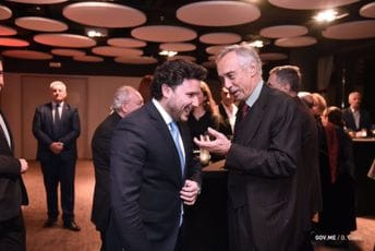 Abazović prisustvovao prijemu u albanskoj ambasadi u Podgorici Abazović prisustvovao prijemu u albanskoj ambasadi u Podgorici
