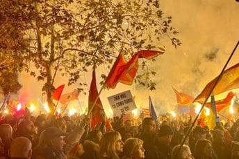 Sa trećeg protesta poručeno: Nikad ovo neće biti Crna Gora kakvu Vučić sanja; Dritane, OB okači mačku o rep (FOTO/VIDEO)