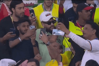 Lažni Nejmar napravio pometnju na tribinama, prevario i navijače i medije Lažni Nejmar napravio pometnju na tribinama, prevario i navijače i medije