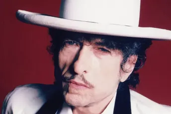 Dilan se izvinio zbog odštampanih "potpisa'": Greška u procjeni i želim da je ispravim Dilan se izvinio zbog odštampanih "potpisa'": Greška u procjeni i želim da je ispravim