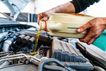 Višak ulja može oštetiti motor Višak ulja može oštetiti motor