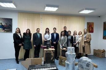 Uručena donacija muzičkih instrumenata JU na Kakarickoj gori Uručena donacija muzičkih instrumenata JU na Kakarickoj gori