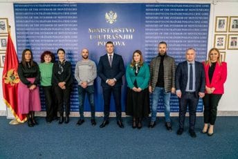 Adžić: MUP i NVO partneri u borbi protiv trgovine ljudima Adžić: MUP i NVO partneri u borbi protiv trgovine ljudima